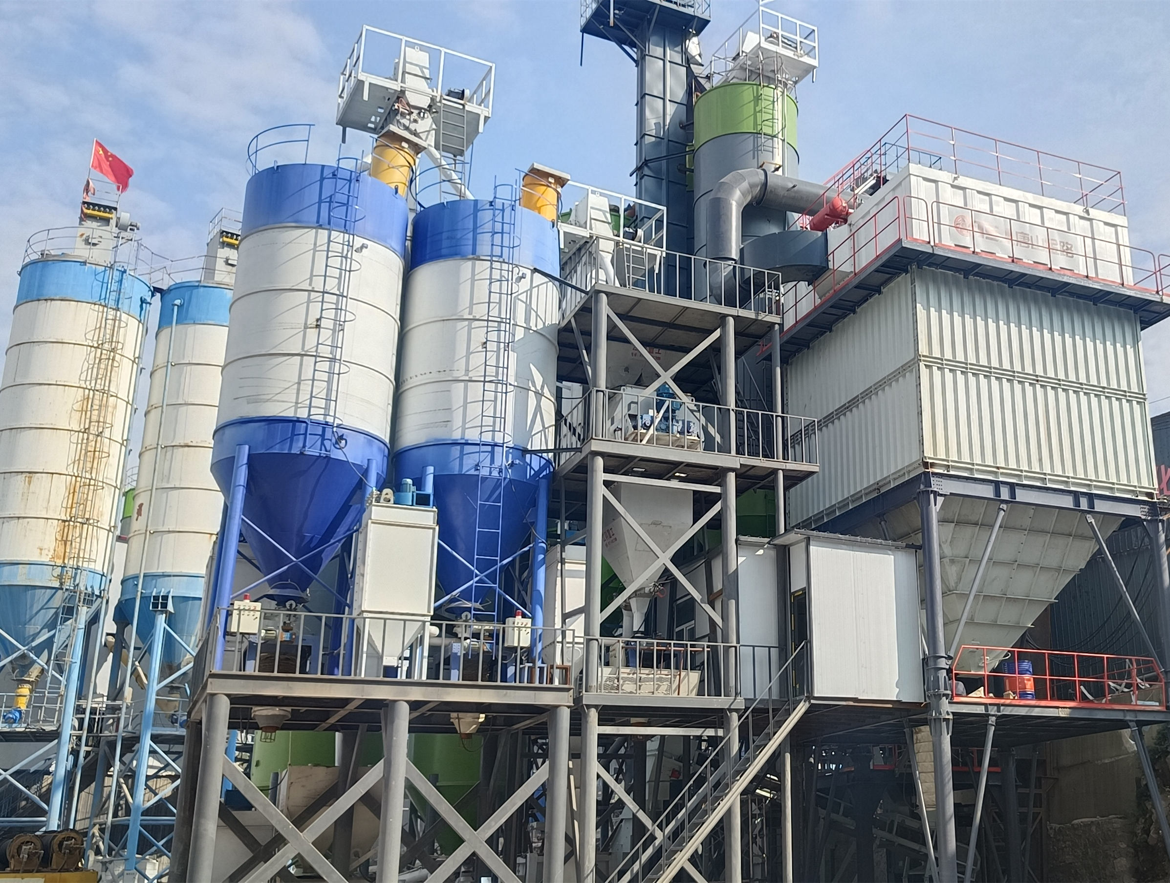 機制砂成建筑用砂主要來(lái)源，唐山金路制砂樓提供高標準機制砂生產(chǎn)設備